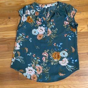 Medium Fun2Fun top with gorgeous detail